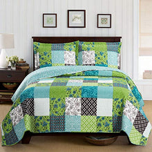 Load image into Gallery viewer, Royal Hotel Rebekah Queen Size, Over-Sized Coverlet 3pc Set, Luxury Microfiber Printed Quilt

