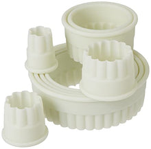 Load image into Gallery viewer, IBILI Dough Cutter Set Round/Fluted, Transparent/White, 9-Piece
